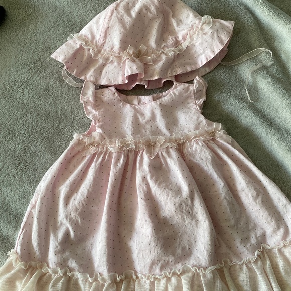 Beautiful dress and hat for a little baby girl size 3 months - Picture 1 of 5